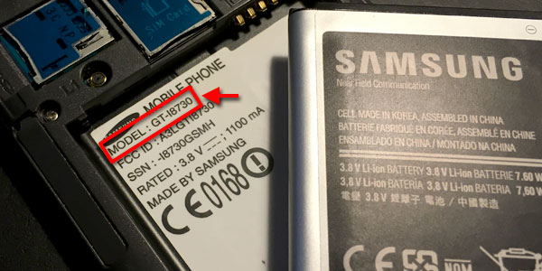 Samsung modellnummer - Under batteri - Batterilucka